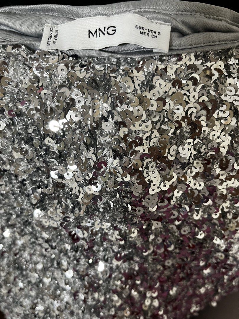 MNG Silver Sequin Midi Skirt with Slit (Category: Skirts) located in Manila. Submitted by lorenasant37621 (Listing ID 1464217979, Image 2). Description: - MNG silver sequin midi skirt - Features a front slit for easy movement - Ideal for parties and nights out - Stunning sparkle under lights - Comfortable to wear.