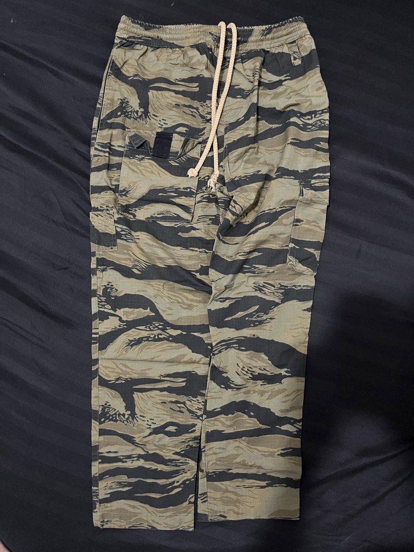 MNLA Camou Pants (Category: Jeans) located in Quezon City. Submitted by ramsuuu_ (Listing ID 1464185173, Image 1). Description: Decluttering Mnla Camou Pants Used handful of times Medium 800php .