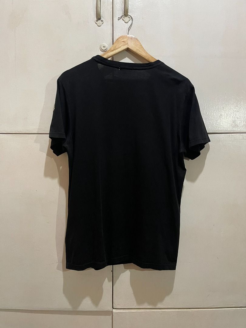 MONCLER 'FLEECE PATCH LOGO' SHIRT (Category: Tshirts & Polo Shirts ) located in Manila. Submitted by ako.si.lemmor (Listing ID 1464282642, Image 2). Description: This item is thrifted, manage your expectation. Dimes: 21X27 (L) Color rate: 8.5/10 Issue: Slight bacon neck Ship at your own cost or pickup Mandaluyong..