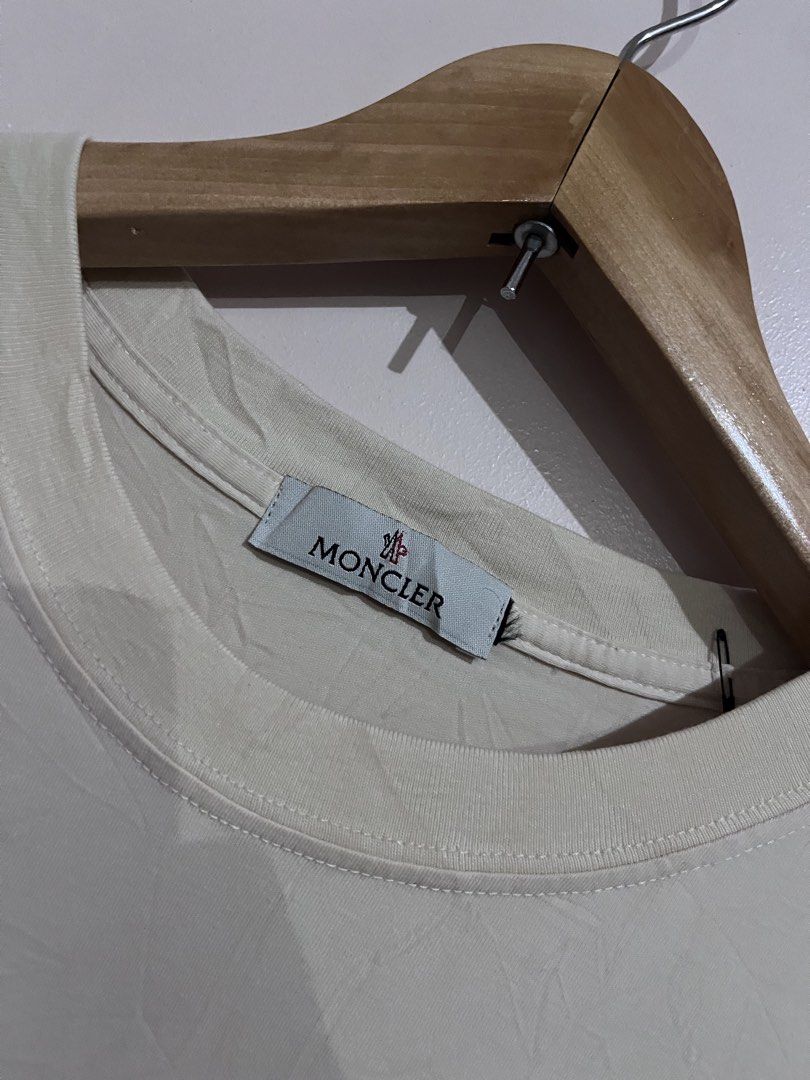 MONCLER TEE (Category: Tshirts & Polo Shirts ) located in Matanao. Submitted by eyyymar (Listing ID 1464259304, Image 2). Description: Moncler Tee -Dimes:20.5x28 -Excellent Condition -Issue:Cut Wash Tag .
