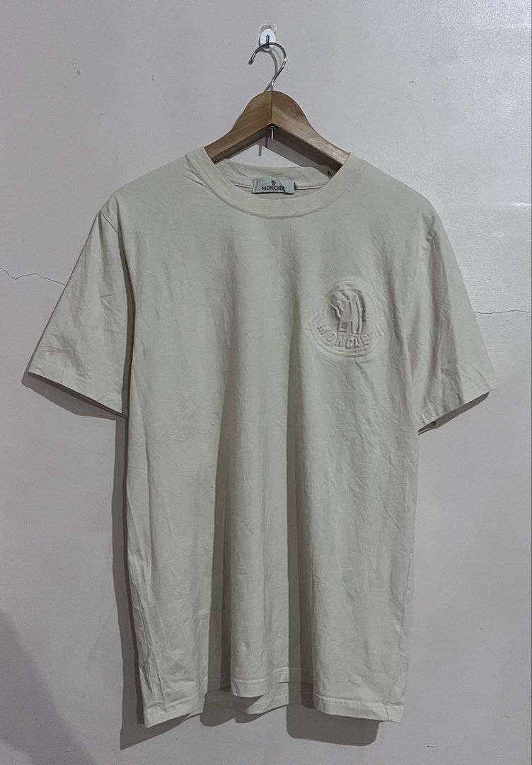 MONCLER TEE (Category: Tshirts & Polo Shirts ) located in Matanao. Submitted by eyyymar (Listing ID 1464259304, Image 1). Description: Moncler Tee -Dimes:20.5x28 -Excellent Condition -Issue:Cut Wash Tag .