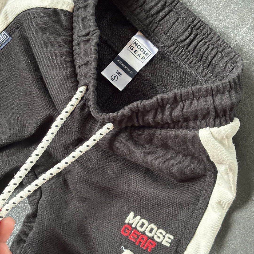 Moose Gear Kids Cargo Jogger Pants (Category: Babies & Kids Fashion) located in Mati. Submitted by sharieeng (Listing ID 1464147480, Image 2). Description: - Black jogger pants for kids - White accents and cargo pockets - Drawstring waist and elastic cuffs - Moose Gear logo on the leg - Comfortable and stylish for everyday wear.