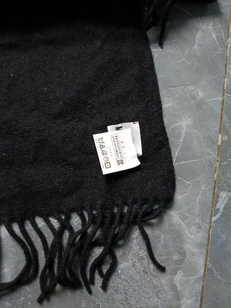 Moschino Black Teddy Bear Scarf (Category: Scarves) located in Valenzuela. Submitted by 2ndhandmarket.ph (Listing ID 1464268698, Image 3). Description: - Iconic Moschino teddy bear logo embroidered in gold - Chic black color - Soft, comfortable material - Stylish fringed edges - Perfect for warmth and fashion - Approximate dimensions: 160cm (length) x 20cm (width).