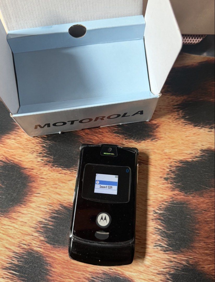 motorola v3 black and pink (Category: Early Generation Mobile Phones) located in Quezon City. Submitted by auspv_collections (Listing ID 1464291894, Image 3). Description: 📱VINTAGE PHONES ONHAND 📍nokia 8310 - 2,800 📍nokia 8250 - 3,000 📍nokia 5300 - 4,000 📍nokia 5310 - 2,800 📍nokia 3310 - 3,500 📍nokia 6510 - 3,500 📍nokia 6300 - 2,800 📍nokia 5110 - 4,000 📍nokia 6150 - 3,500 📍nokia 6120 - 2,300 📍motorola v3 - 3,000 📍samsung e1272 - 1,80