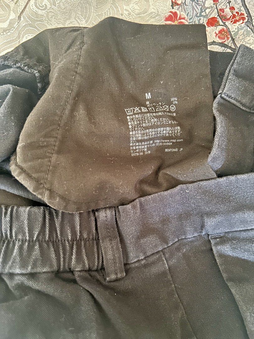 Muji dark blue Chinos Size M (Category: Other Bottoms) located in Quezon City. Submitted by mississantis_modeoff (Listing ID 1464178237, Image 2). Description: - Muji Black Chinos - Size: Medium (M) - Features: Elastic waistband at the back for added comfort - Fit: Straight leg - Versatile: Ideal for casual or office wear.