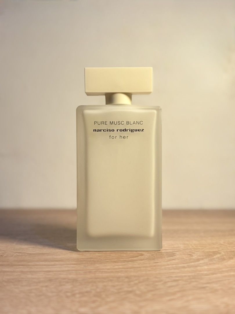 Narciso Pure Musc Blanc (2026) 100ml (Category: Fragrance & Deodorants) located in Abucay. Submitted by madamvcloset (Listing ID 1464171688, Image 1). Description: 100ml.