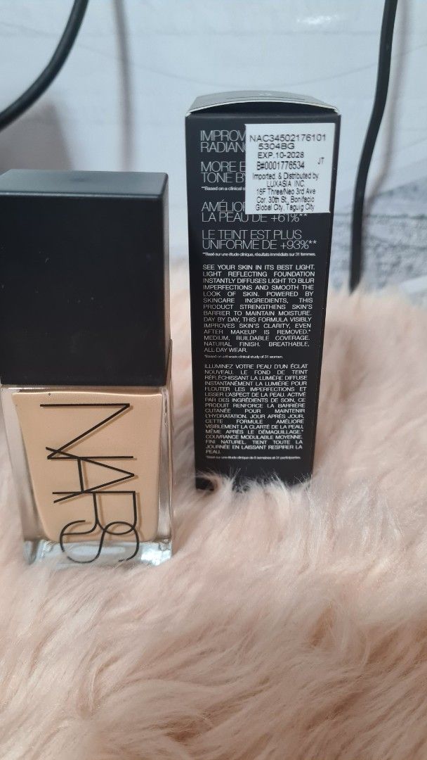 NARS Light Reflecting Foundation 4.5 Vienna (Category: Makeup) located in Lumban. Submitted by xtnsale (Listing ID 1464328815, Image 2). Description: - NARS Light Reflecting Foundation - Shade: 4.5 Vienna - Size: 30ml - Finish: Natural, radiant - Benefits: Light-reflecting properties, great for everyday wear - Includes: Original box.
