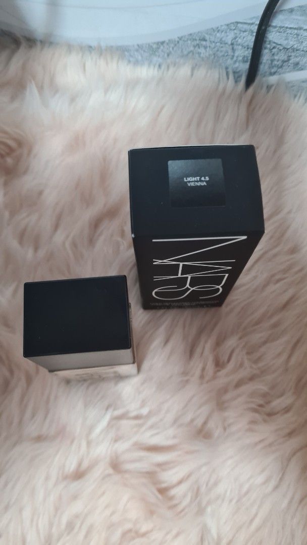 NARS Light Reflecting Foundation 4.5 Vienna (Category: Makeup) located in Lumban. Submitted by xtnsale (Listing ID 1464328815, Image 3). Description: - NARS Light Reflecting Foundation - Shade: 4.5 Vienna - Size: 30ml - Finish: Natural, radiant - Benefits: Light-reflecting properties, great for everyday wear - Includes: Original box.