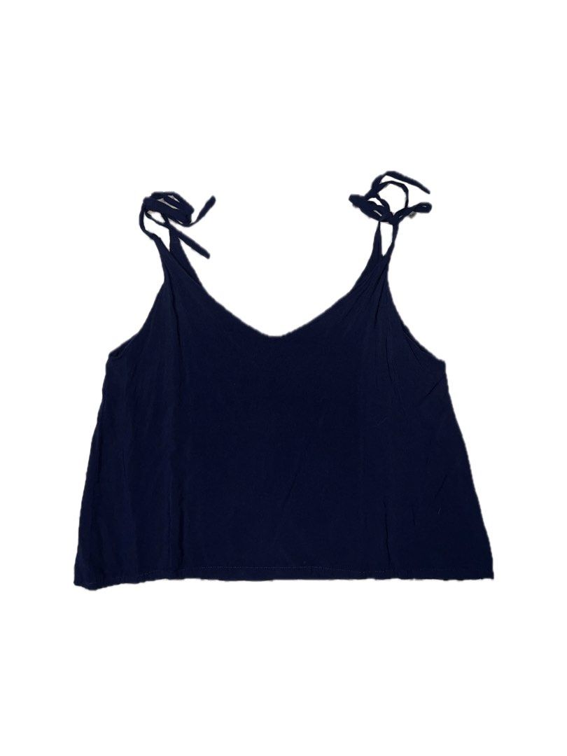 navy blue camisole top (Category: Sleeveless) located in Paranaque City. Submitted by meichimo (Listing ID 1464212571, Image 1). Description: ⌗ navy blue camisole top brand: H&M size: S-M color: navy blue style: tie-shoulder straps if you're interested, feel free to send me a message, i'm open to answer any questions and negotiations :) NOTE!! - don't make an offer if not sure buyer! - no cancellations once order is confirmed. - please manage you