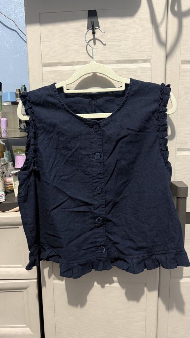 Navy Blue Linen Doll Top (Category: Blouses) located in Quezon City. Submitted by dinesaur (Listing ID 1464250639, Image 1). Description: No major flaws, faded lang 2 buttons.