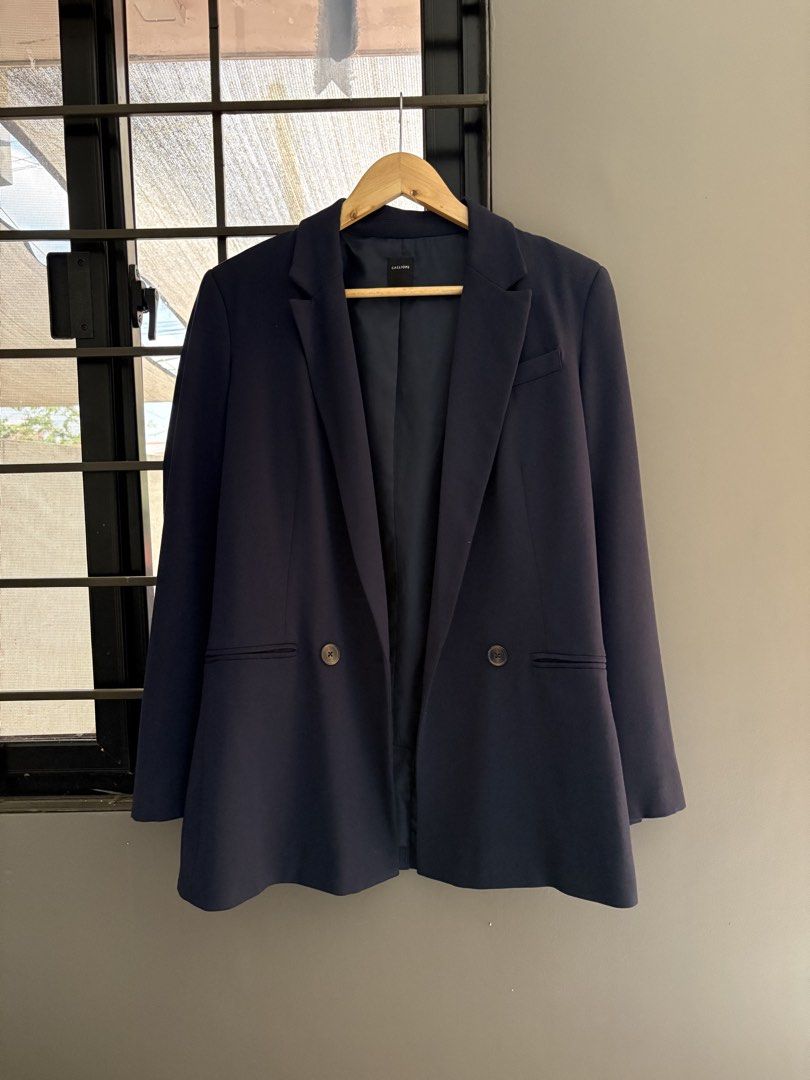 Navy Blue Oversized Blazer (Category: Coats, Jackets and Outerwear) located in Makati City. Submitted by allaineallaine (Listing ID 1464178657, Image 1). Description: - Classic navy blue blazer from Calliope - Double-breasted front with two buttons - Notched lapel - Two front pockets - Dark navy lining - Sharp and professional look - Perfect for work or elevating any outfit -perfect oversized blazer.