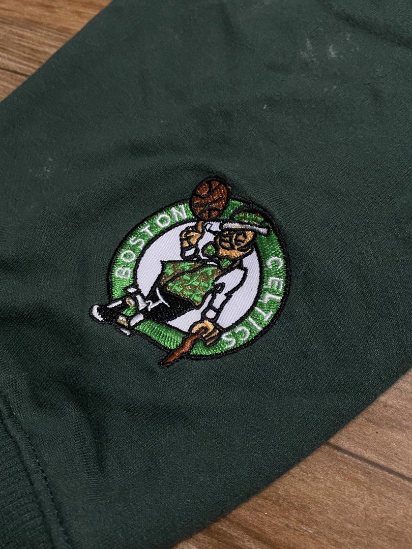 NBA Boston Celtics Green Hoodie (Category: Coats, Jackets and Outerwear) located in Baguio. Submitted by arenzu (Listing ID 1464302437, Image 3). Description: - Green Boston Celtics hoodie - Features team logo on front and sleeve - NBA official merchandise - Size: Large (L) - Ideal for any Celtics fan - Comfortable and stylish for everyday wear.