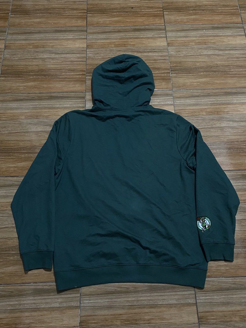 NBA Boston Celtics Green Hoodie (Category: Coats, Jackets and Outerwear) located in Baguio. Submitted by arenzu (Listing ID 1464302437, Image 2). Description: - Green Boston Celtics hoodie - Features team logo on front and sleeve - NBA official merchandise - Size: Large (L) - Ideal for any Celtics fan - Comfortable and stylish for everyday wear.