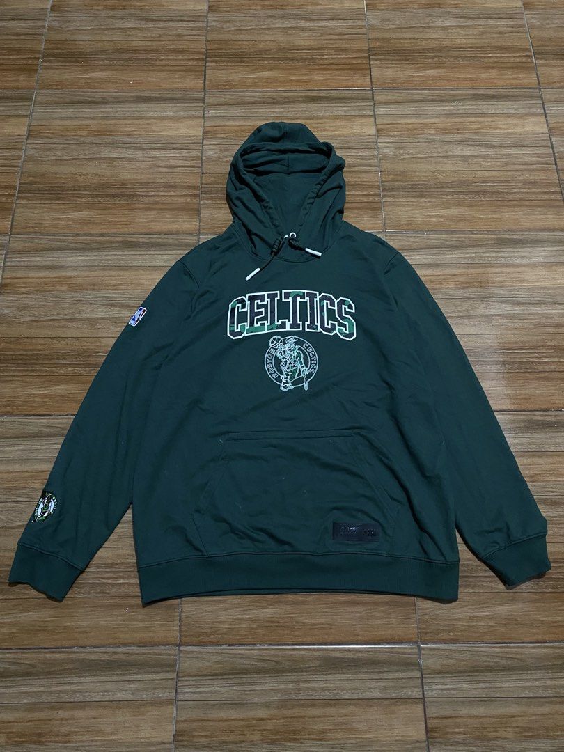 NBA Boston Celtics Green Hoodie (Category: Coats, Jackets and Outerwear) located in Baguio. Submitted by arenzu (Listing ID 1464302437, Image 1). Description: - Green Boston Celtics hoodie - Features team logo on front and sleeve - NBA official merchandise - Size: Large (L) - Ideal for any Celtics fan - Comfortable and stylish for everyday wear.