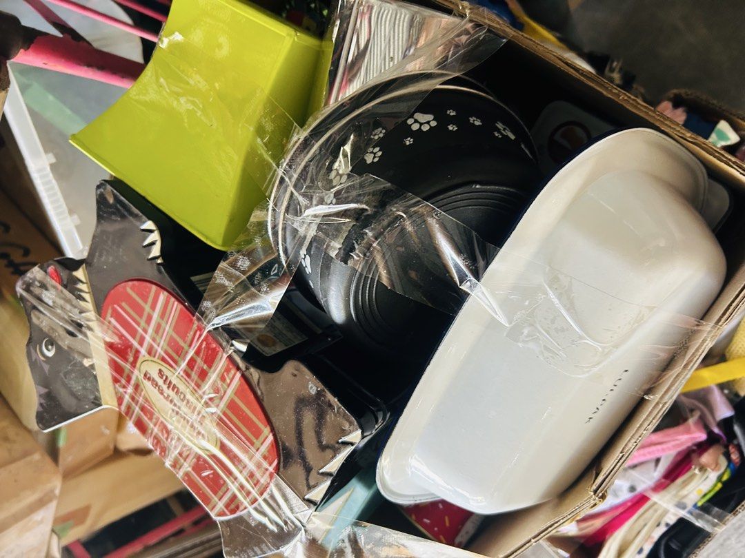 🇯🇵NEW ARRIVAL RETAIL BUNDLE (Category: Kids Toys) located in Manila. Submitted by starbalesukandjapansurplus (Listing ID 1464210384, Image 1). Description: - Assorted bundle perfect for various needs! - Includes fun toys: tabletop race track and Skylanders pencil case. - Stylish wigs: one blonde and one black. - Homeware essentials: plates, mugs, and bowls. - Accessories included: bags and a festive Christmas stocking..