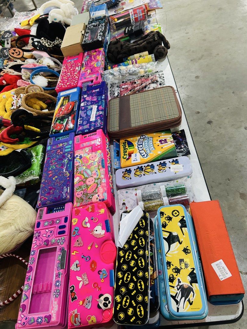 🇯🇵NEW ARRIVAL RETAIL BUNDLE (Category: Stationery & School Supplies) located in Manila. Submitted by starbalesukandjapansurplus (Listing ID 1464211209, Image 1). Description: - Assorted fun pencil cases featuring designs like Batman, princesses, and cartoon characters. - Includes a set of Crayola crayons. - Comes with a space-themed art set. - Perfect for school supplies or as a thoughtful gift. - Some items are still in their original packagin