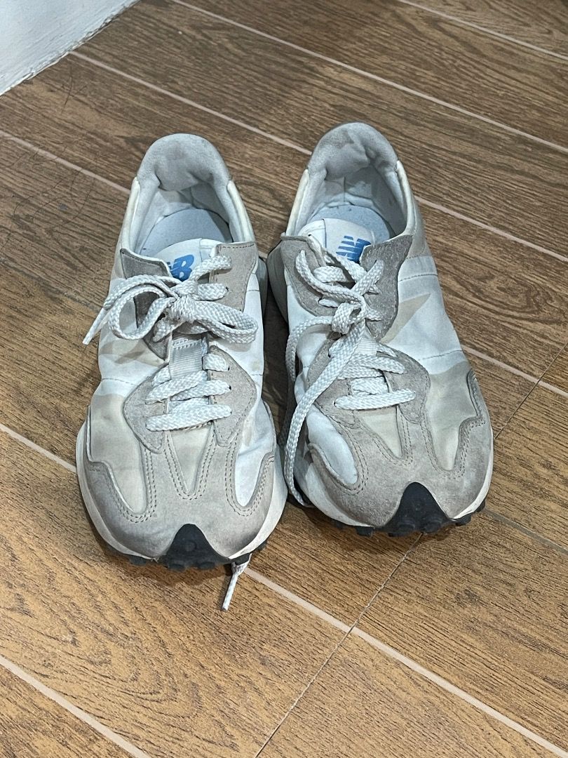 NEW BALANCE (Category: Sneakers) located in Marikina City. Submitted by bezz_bezzy (Listing ID 1464255580, Image 1). Description: needs cleaning.