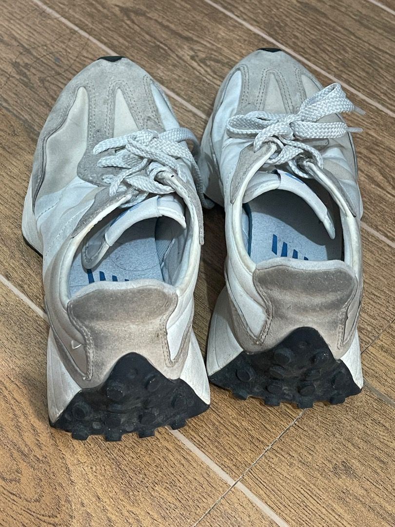 NEW BALANCE (Category: Sneakers) located in Marikina City. Submitted by bezz_bezzy (Listing ID 1464255580, Image 2). Description: needs cleaning.
