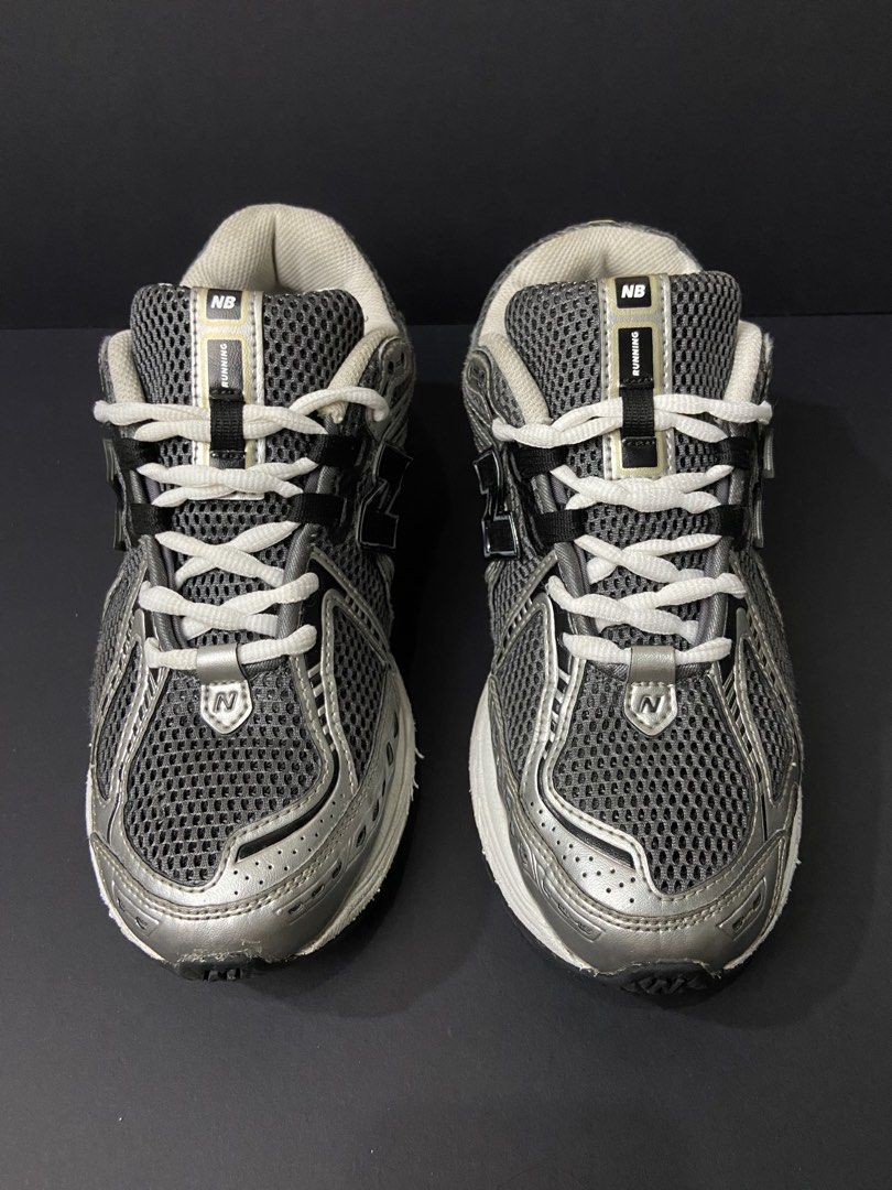 New Balance 1906R Silver Metallic Black (Category: Sneakers) located in Cebu City. Submitted by jvlz97 (Listing ID 1464255198, Image 3). Description: Excellent Condition No Box.