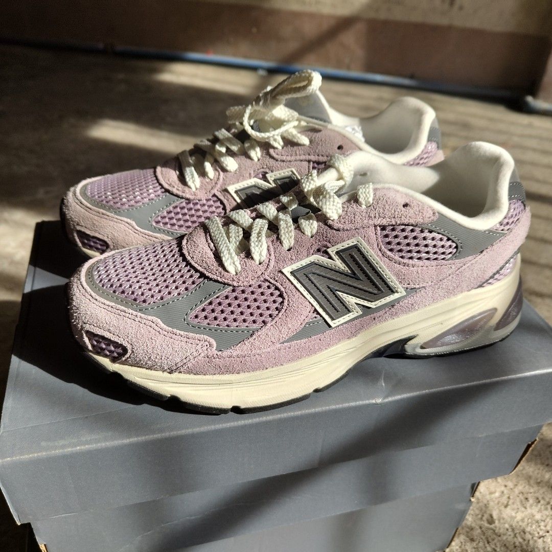 new balance 2010 8US (Category: Sneakers) located in Pasay City. Submitted by zidler0739147 (Listing ID 1464204638, Image 3). Description: 8US FROM ATMOS BRANDNEW PRICE IS FIX/FIRM.
