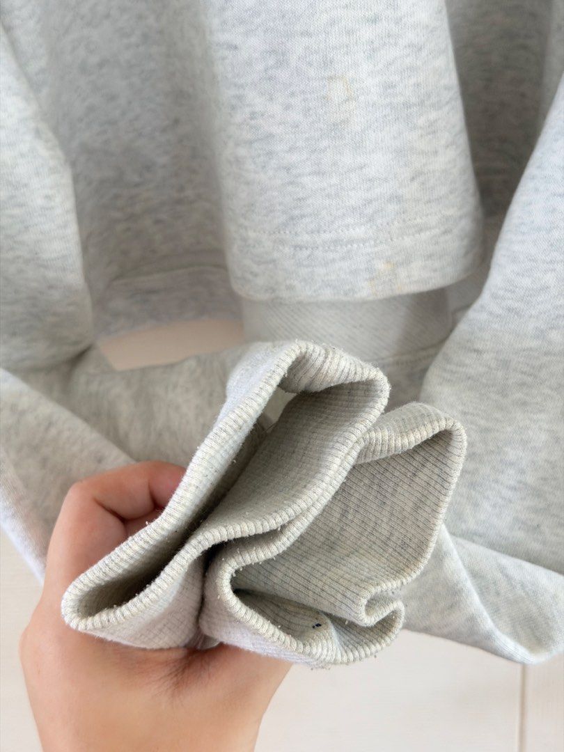 New Balance Womens Hoodie (Category: Coats, Jackets and Outerwear) located in Carmona. Submitted by cinnmoroll (Listing ID 1464202036, Image 2). Description: Small to med fit / lp as posted Descrip in photo.