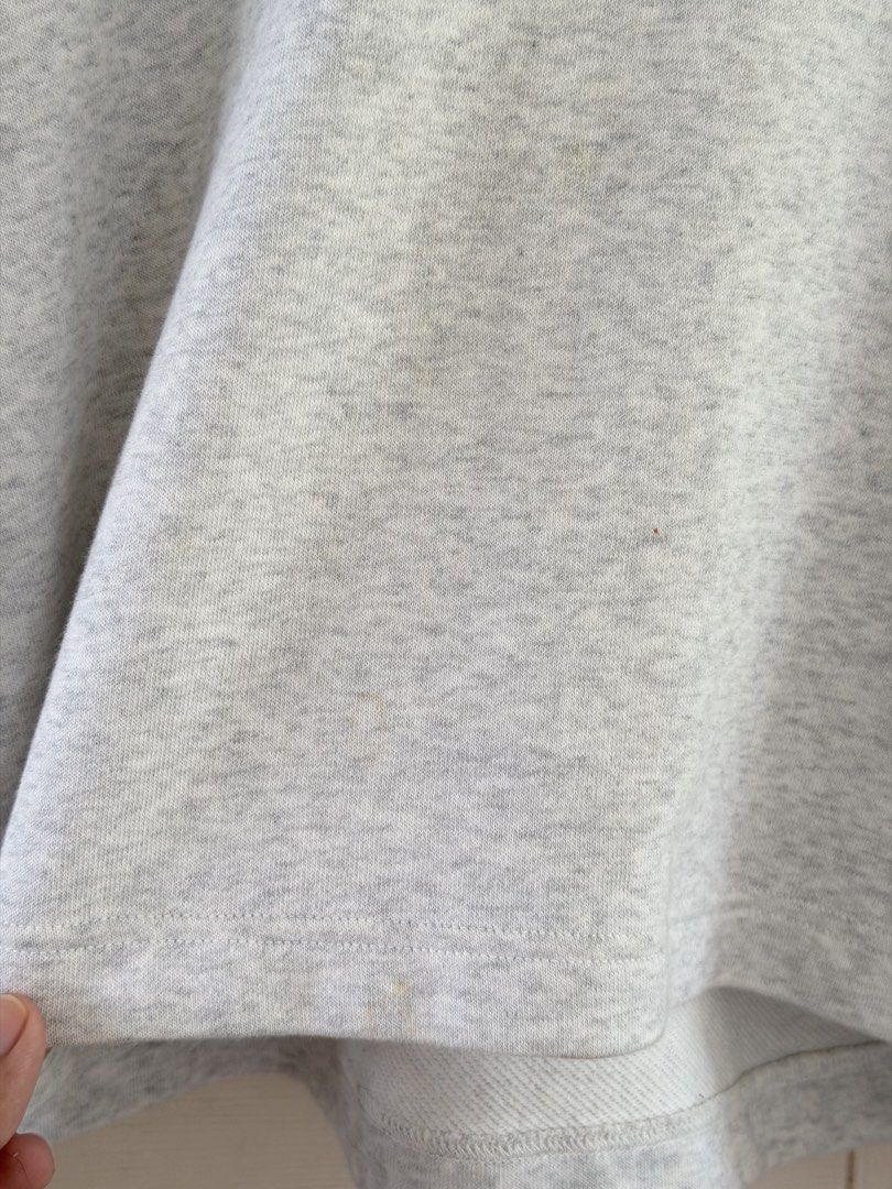 New Balance Womens Hoodie (Category: Coats, Jackets and Outerwear) located in Carmona. Submitted by cinnmoroll (Listing ID 1464202036, Image 3). Description: Small to med fit / lp as posted Descrip in photo.
