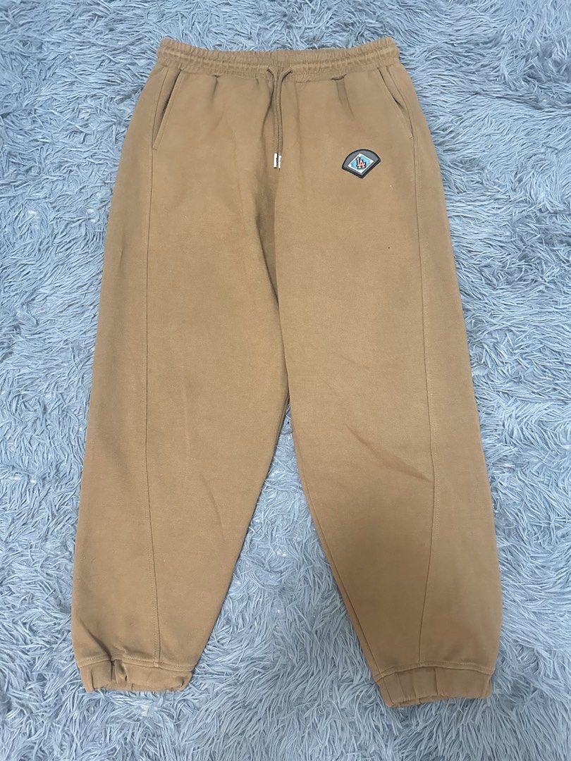 New Era LA Dodgers Jogger Pants (Category: Joggers) located in Manila. Submitted by ceeventures (Listing ID 1464178542, Image 1). Description: LA x NewEra Jogger pants Dimes: Waist: 14-18 Length: 35 Hem: 5-7 Color rate: 10/10 Issue: No issue Price: 300 + SF .