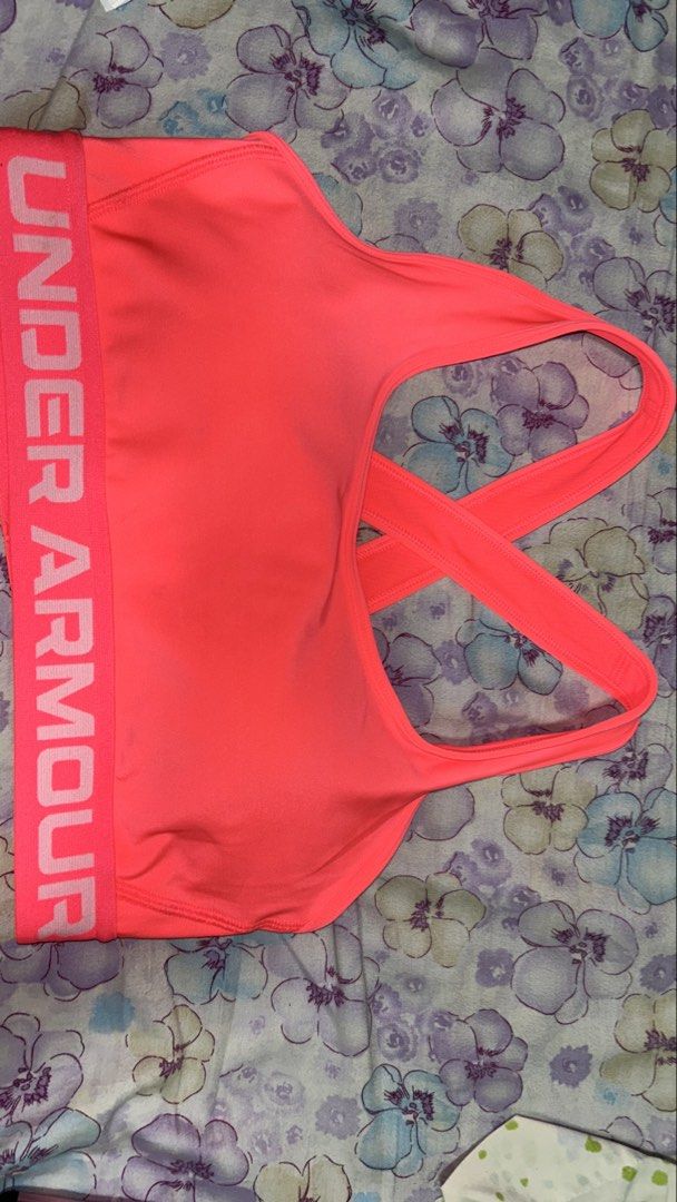 Nike & Under Armour Sports Bras Bundle (Category: Activewear) located in Mandaluyong City. Submitted by trishure19 (Listing ID 1464278087, Image 3). Description: -bundle 3 sports bras -band size 12 inches -RFS too tight for me -all padded .