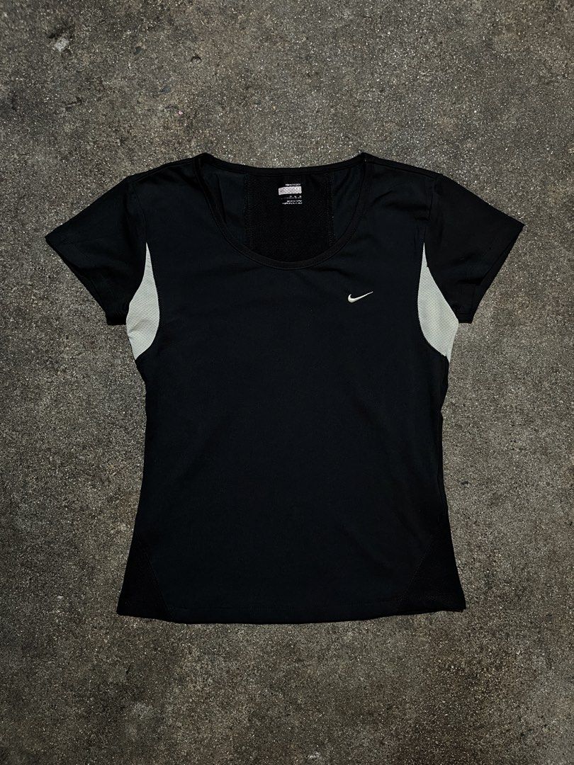 Nike - Y2K Panelled Dri-fit Activewear (Category: Activewear) located in Manila. Submitted by kashjulliane (Listing ID 1464302761, Image 2). Description: Excellent condition Good as new Deadstock/Vintage Size: Small Width: 14 Length: 20.