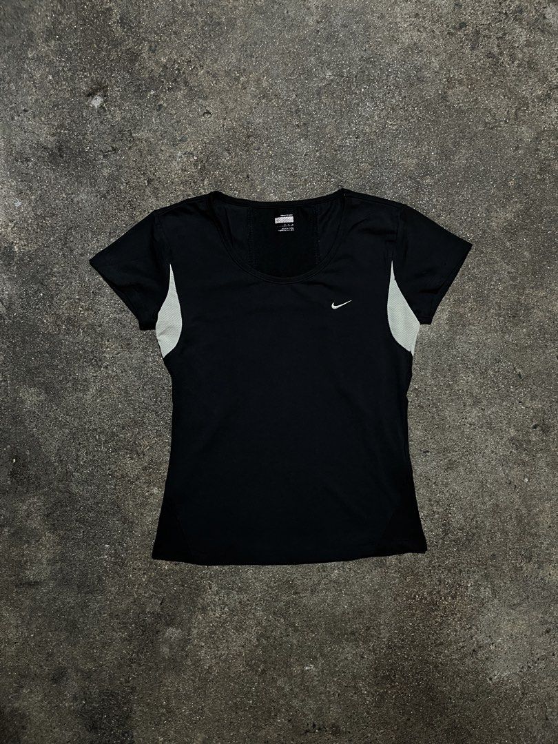 Nike - Y2K Panelled Dri-fit Activewear (Category: Activewear) located in Manila. Submitted by kashjulliane (Listing ID 1464302761, Image 1). Description: Excellent condition Good as new Deadstock/Vintage Size: Small Width: 14 Length: 20.