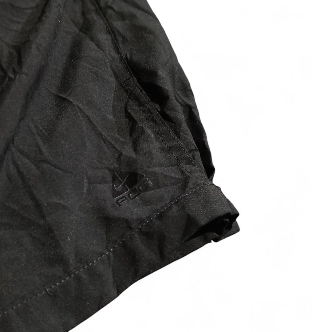 Nike ACG Nylon Utility Capri Shorts (Category: Shorts) located in Aliaga. Submitted by thriftkeizieee (Listing ID 1464271737, Image 3). Description: solid nitoo bagong bago walang issue color rate:10/10 unisex✅ L:28 W:31 DM ME IF INTERESTED 📩.