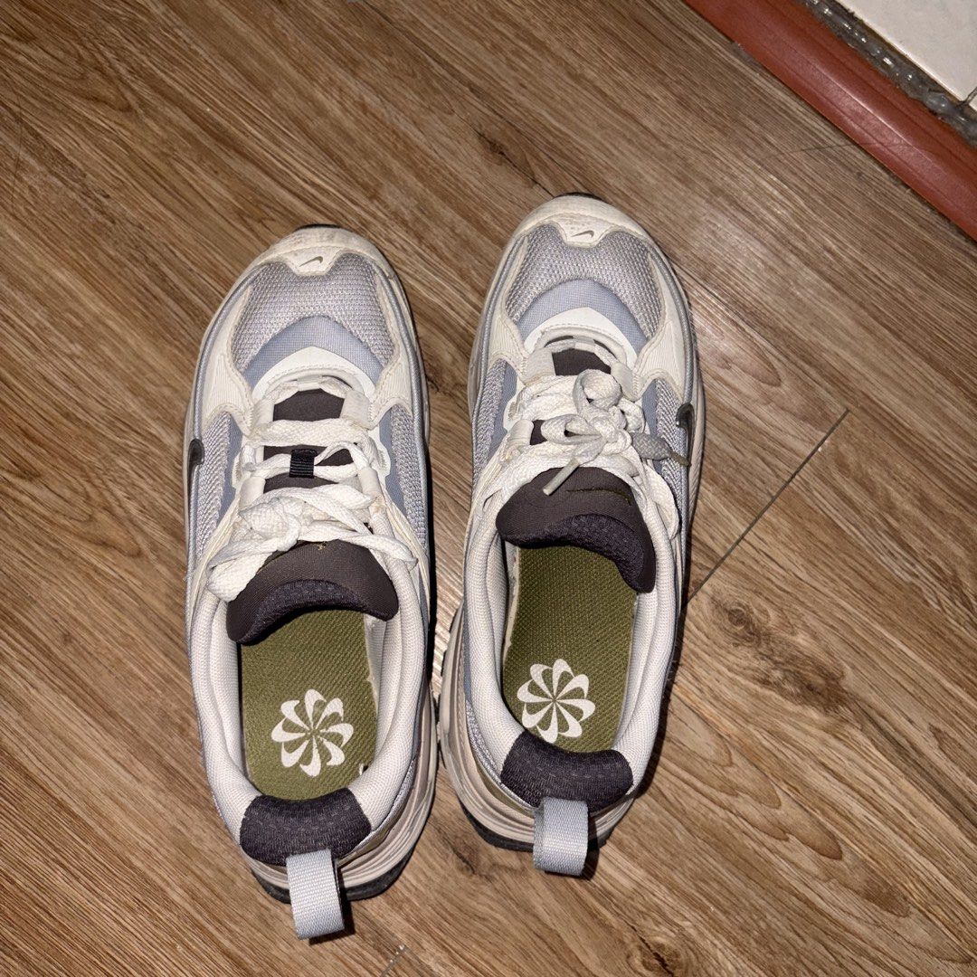 Nike Air Max Bliss Women’s (Category: Sneakers) located in Cavite. Submitted by yminhq (Listing ID 1464314897, Image 1). Description: size US 6.5 Women’s no box rfs: declutter and too small LP: 3.5k .