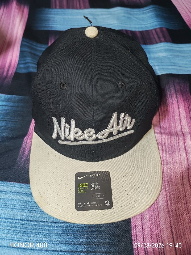 Nike Air Pro Cap (Category: Caps & Hats) located in Bacoor. Submitted by alexander_deleon07 (Listing ID 1464272282, Image 1). Description: - Brand: Nike Air - Style: Pro Cap - Color: Black and Beige - Size: One size fits most - Features: Embroidered Nike Air logo on front, small Nike Air tag on side - Ideal for: Everyday wear 5times lang nagamit tas nakatambak na kaya medyo nanilaw ang white part ng cap pero di naman masyado madilaw. neg pa yan. 
