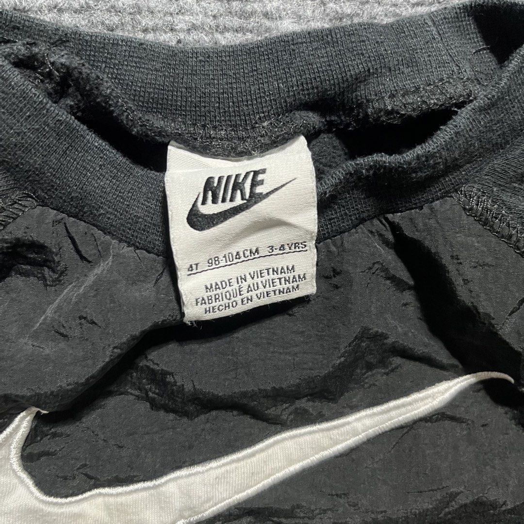 Nike Air sweatshirt (Category: Babies & Kids Fashion) located in Kadingilan. Submitted by tejaresnick (Listing ID 1464349169, Image 3). Description: Excellent condition No issue Color rate 9.5/10 3-4 years old on tag.