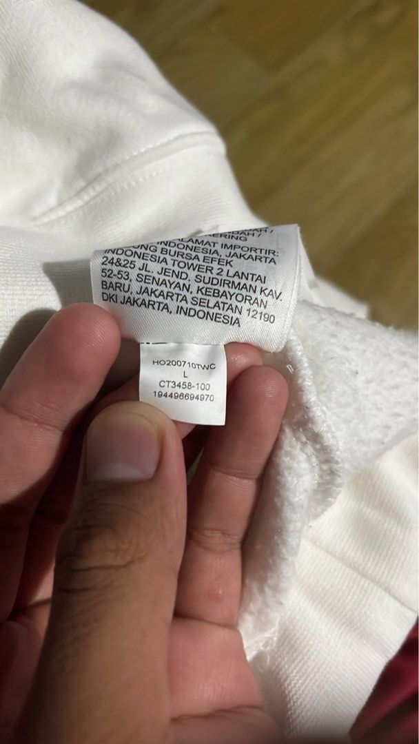 Nike aop hoodie (Category: Coats, Jackets and Outerwear) located in Coron. Submitted by tr1p2thr1ft (Listing ID 1464319270, Image 3). Description: 22.5 by 26 As new condition Nonissue Juan Miguel Mondejar(fb acc).