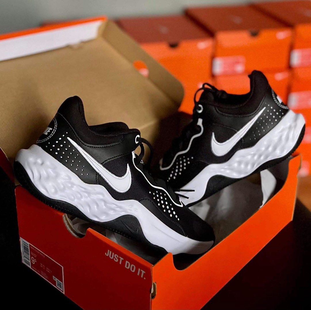 Nike Basketball Shoes Black White (Category: Sneakers) located in Agdangan. Submitted by chano11339 (Listing ID 1464206341, Image 2). Description: - Classic black and white Nike basketball shoes. - Breathable mesh upper with crisp white accents. - Durable white sole for excellent grip and support. - Includes original Nike box. - Ideal for dominating on the basketball court..
