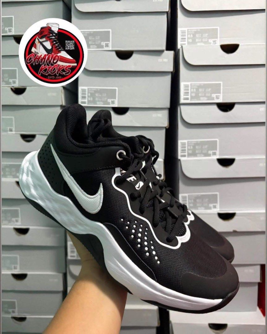 Nike Basketball Shoes Black White (Category: Sneakers) located in Agdangan. Submitted by chano11339 (Listing ID 1464206341, Image 1). Description: - Classic black and white Nike basketball shoes. - Breathable mesh upper with crisp white accents. - Durable white sole for excellent grip and support. - Includes original Nike box. - Ideal for dominating on the basketball court..