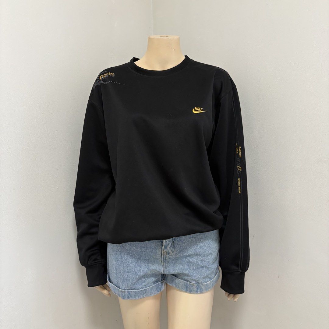 Nike Black Sweater (Category: Coats, Jackets and Outerwear) located in Imus. Submitted by reloved.nd (Listing ID 1464244440, Image 1). Description: - Black Nike sweatshirt - Yellow accents on sleeves and shoulder - Nike logo on chest - Ideal for casual wear or sports - Comfortable and stylish design - Pairs easily with jeans or shorts.