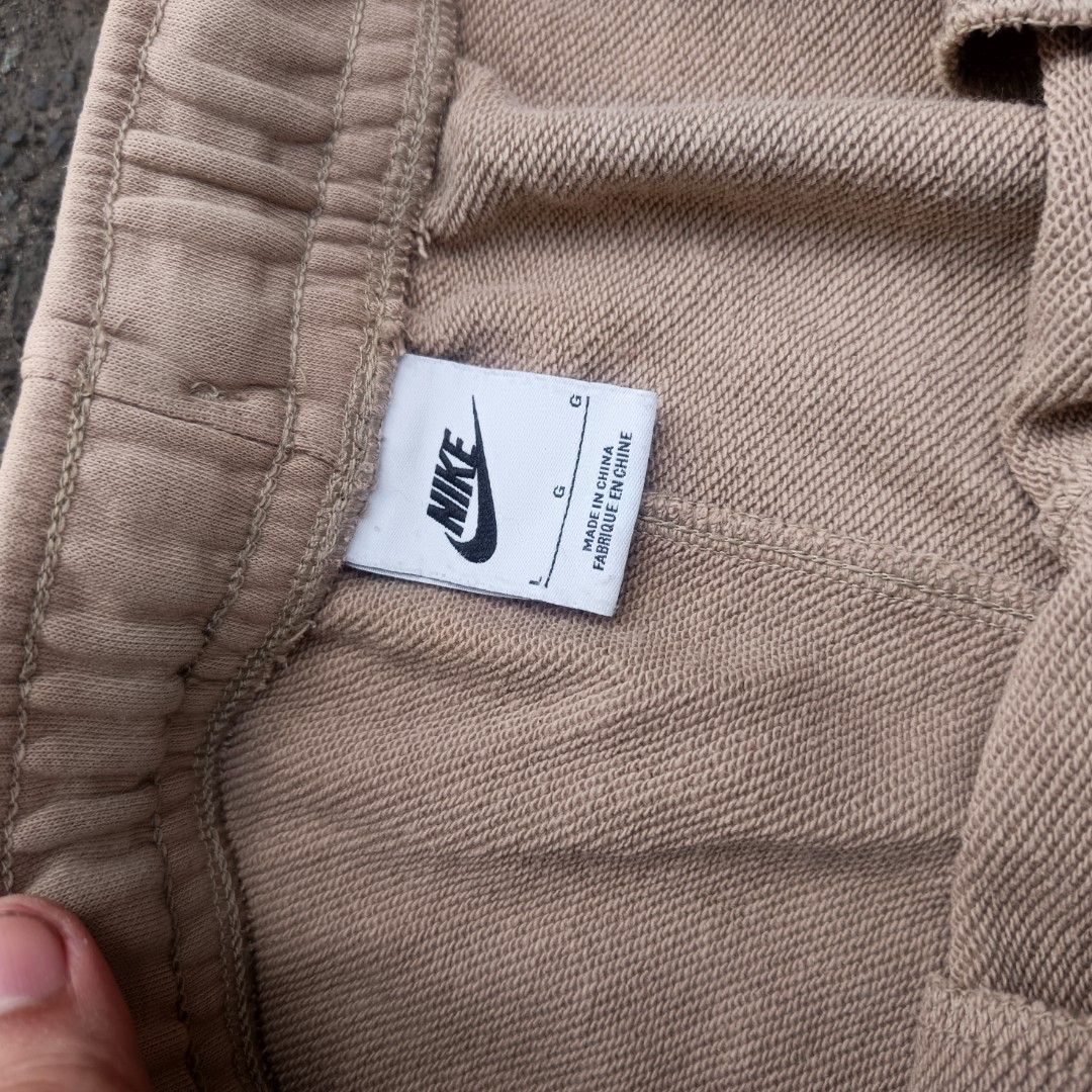 Nike Cargo cotton short (Category: Shorts) located in Taguig. Submitted by oswyn_thrifts (Listing ID 1464138022, Image 3). Description: Nike Cargo short cotton excellent condition large on tag Dimes: W-30 to 36 L-20 700+sf taguig.