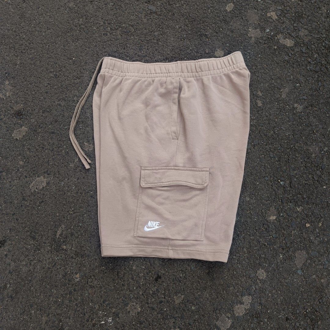Nike Cargo cotton short (Category: Shorts) located in Taguig. Submitted by oswyn_thrifts (Listing ID 1464138022, Image 1). Description: Nike Cargo short cotton excellent condition large on tag Dimes: W-30 to 36 L-20 700+sf taguig.