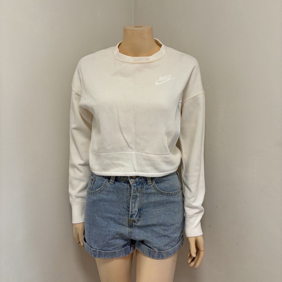 Nike Cream Cropped Sweater (Category: Coats, Jackets and Outerwear) located in Imus. Submitted by reloved.nd (Listing ID 1464244439, Image 1). Description: - Cream Nike sweatshirt - Cropped style with long sleeves - Small Nike logo on the chest - Super comfy and casual - Ideal for everyday wear - Pairs well with jeans or shorts.