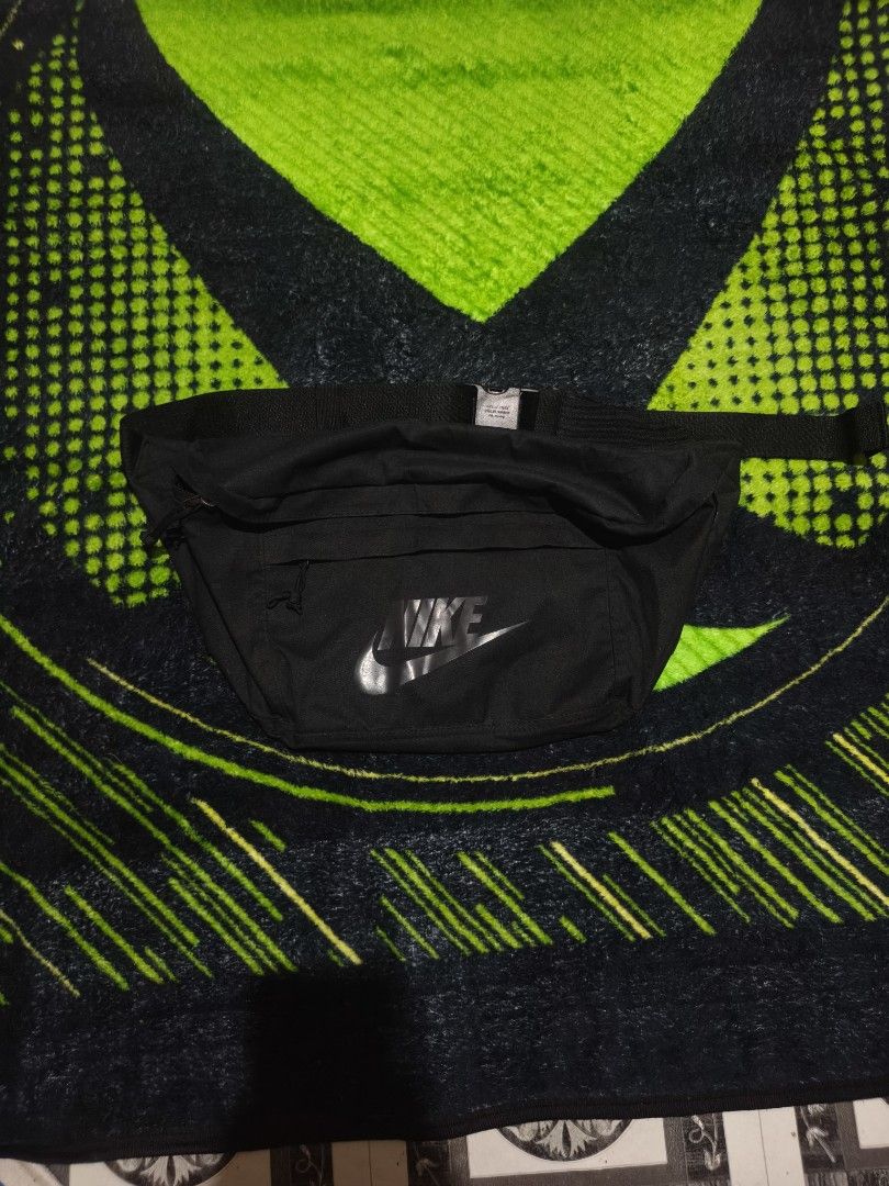 Nike Hip Pack Bag (Category: Belt bags, Clutches and Pouches) located in Camalig. Submitted by kim_finds (Listing ID 1464151979, Image 1). Description: Excellent condition.