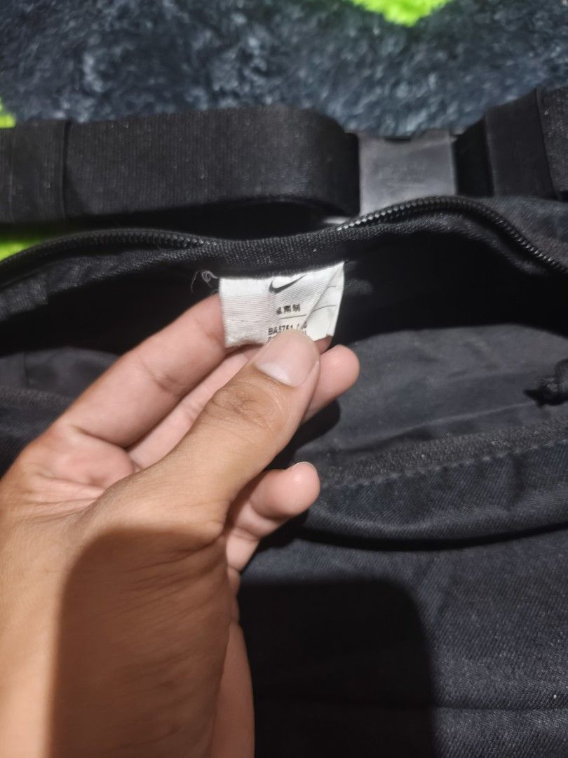 Nike Hip Pack Bag (Category: Belt bags, Clutches and Pouches) located in Camalig. Submitted by kim_finds (Listing ID 1464151979, Image 3). Description: Excellent condition.