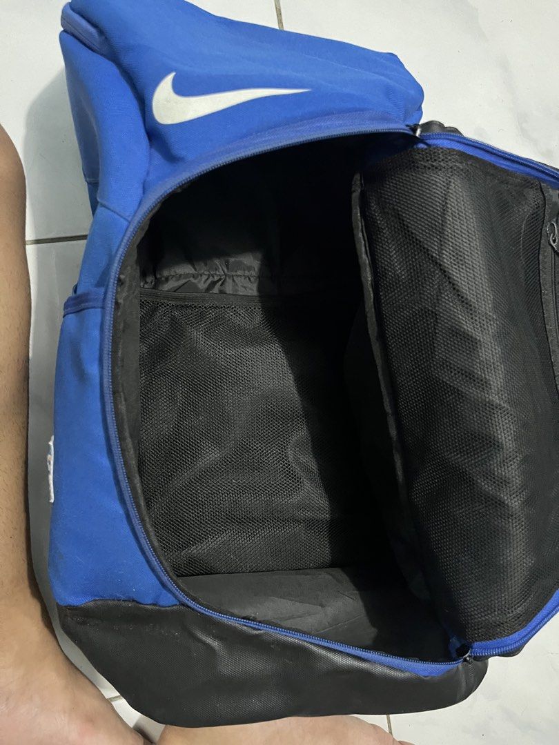 Nike Elite Blue Backpack (Category: Backpacks) located in Manila. Submitted by hisbayolente (Listing ID 1464192288, Image 3). Description: FS NIKE ELITE BAG V2 GAMIT PERO MAY ALAGA RFS - D NA NAGAGAMIT CAN LALAMOVE URS FEE/ CAN MEETUP ARND VALENZUELA ONLY NEGO SA MAAYOS KAUSAP !.