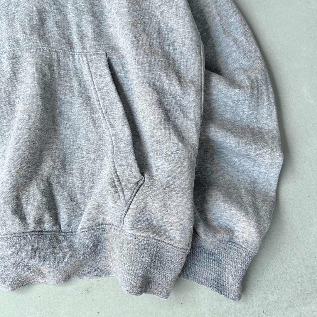 Nike Grey Clun Fleece (Category: Hoodies) located in Mandaue City. Submitted by chinsyap_03 (Listing ID 1464191036, Image 3). Description: - Grey Nike Hoodie - Size: L - Features: Front pocket, drawstring hood, small chest logo - Ideal for: Casual wear - Measurements: 23.5 inches wide x 28 inches long - Condition: Good.