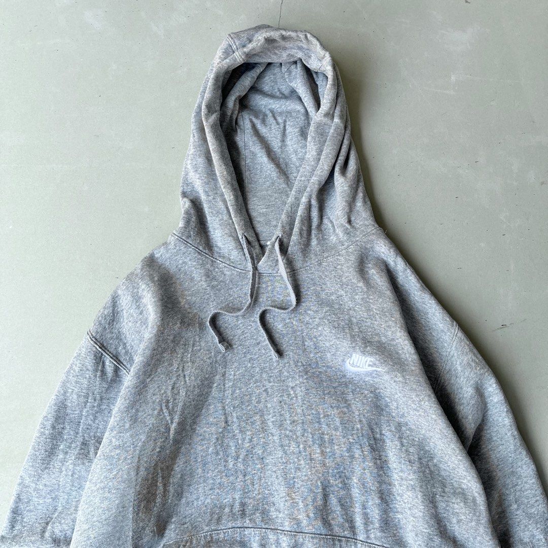 Nike Grey Clun Fleece (Category: Hoodies) located in Mandaue City. Submitted by chinsyap_03 (Listing ID 1464191036, Image 2). Description: - Grey Nike Hoodie - Size: L - Features: Front pocket, drawstring hood, small chest logo - Ideal for: Casual wear - Measurements: 23.5 inches wide x 28 inches long - Condition: Good.