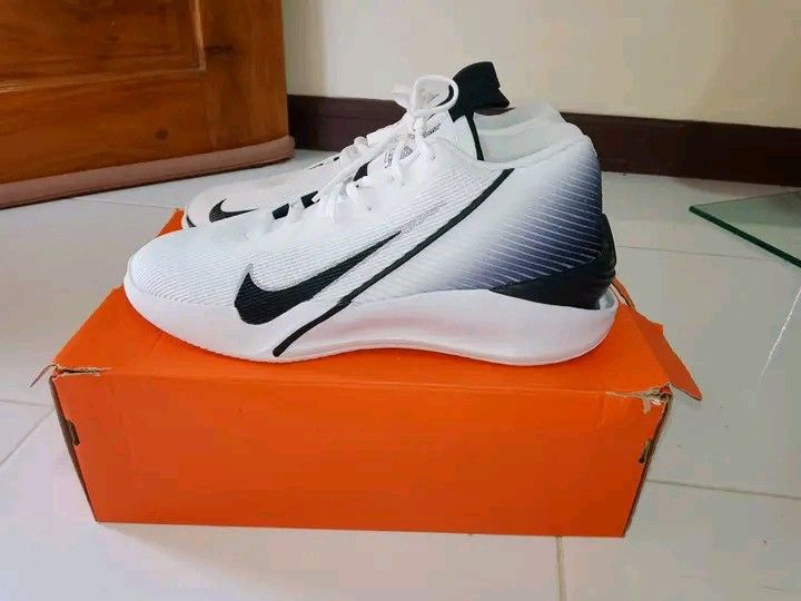 NIKE G.T JUMP ACADEMY (Category: Sneakers) located in Guihulngan. Submitted by johnjohndripgoods (Listing ID 1464354253, Image 2). Description: NIKE G.T JUMP ACADEMY BRAND-NEW WITH BOX US 11 OPEN FOR VC DM.