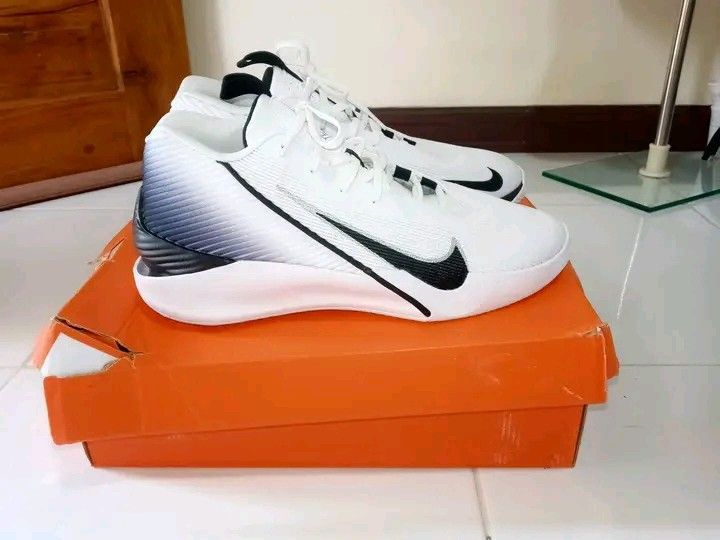 NIKE G.T JUMP ACADEMY (Category: Sneakers) located in Guihulngan. Submitted by johnjohndripgoods (Listing ID 1464354253, Image 1). Description: NIKE G.T JUMP ACADEMY BRAND-NEW WITH BOX US 11 OPEN FOR VC DM.