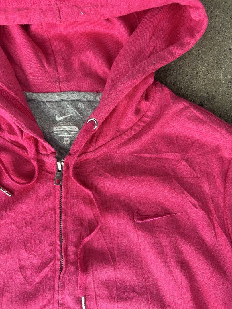 Nike Hoodie Shortsleeve (Category: Coats, Jackets and Outerwear) located in Panabo. Submitted by thrifty.red (Listing ID 1464223940, Image 2). Description: width:18 length:25.