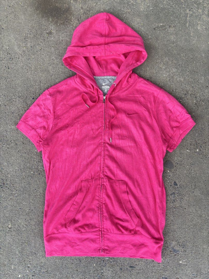 Nike Hoodie Shortsleeve (Category: Coats, Jackets and Outerwear) located in Panabo. Submitted by thrifty.red (Listing ID 1464223940, Image 1). Description: width:18 length:25.